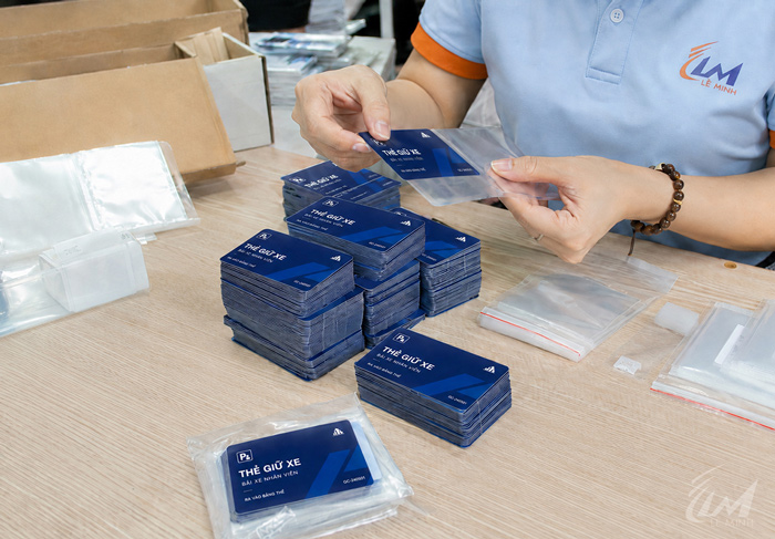 sản xuất thẻ nhựa giữ xe gắn chip