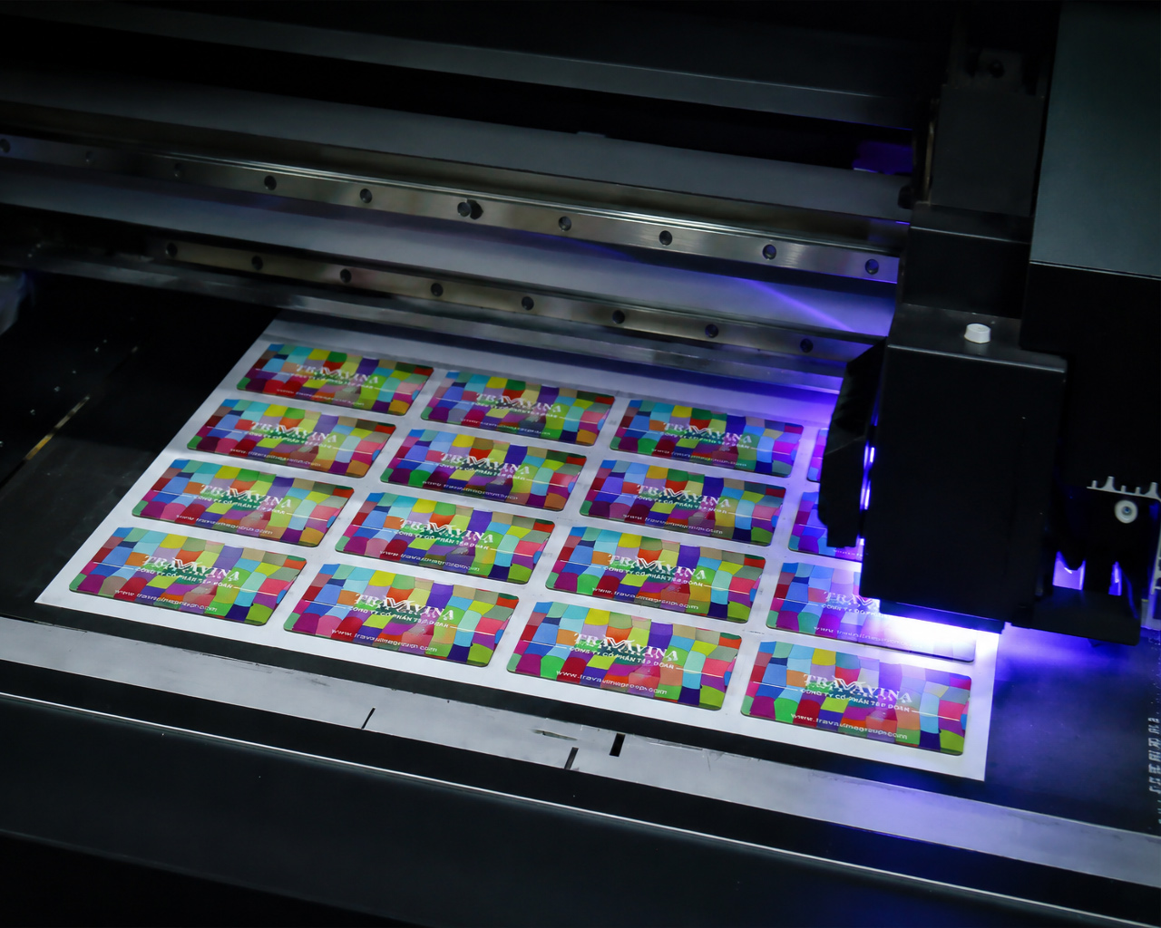 in uv thẻ chip theo yêu cầu